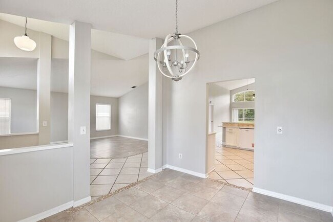 Building Photo - Stunning 3/2 Home with a Spacious 2 Car Garage in the sought-after Royal Manor Estates - Orlando!