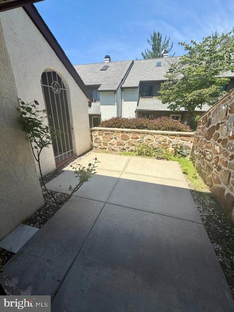Building Photo - 127 Pinecrest Ln