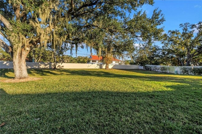 Building Photo - 8415 Gardens Cir