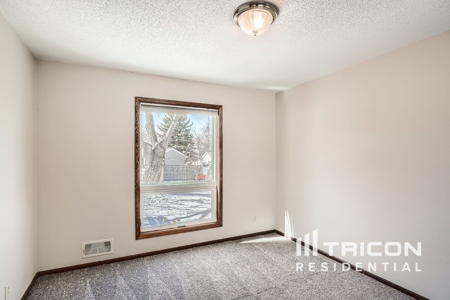 Building Photo - 1613 Irving Ln
