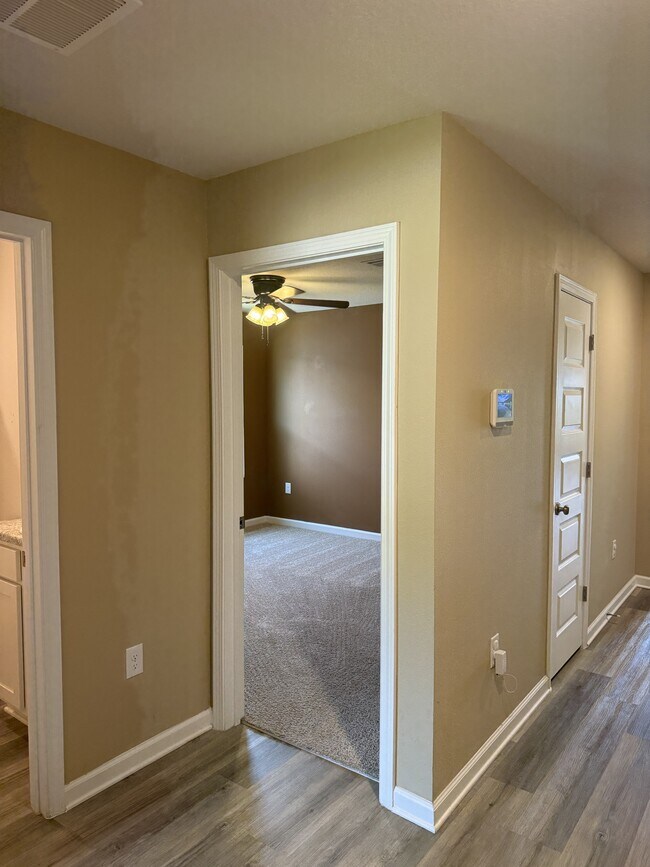 Building Photo - 5462 Peach Dr