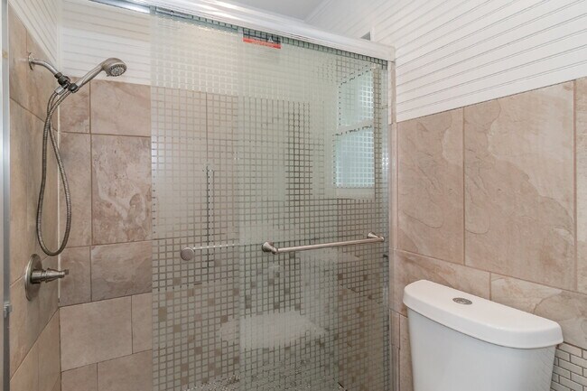 Building Photo - Beautiful home in a great location