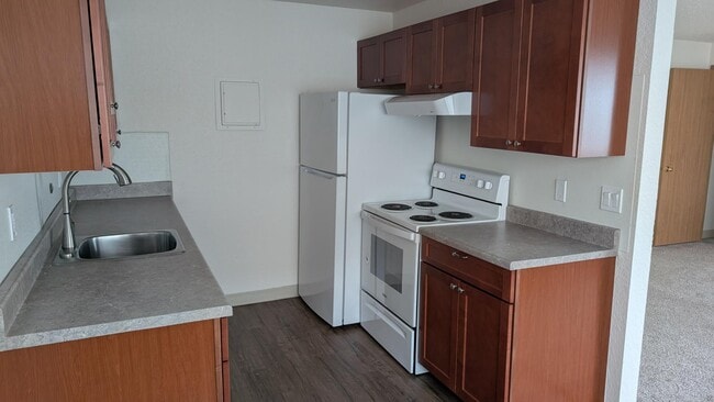 Building Photo - 926 N 95th St