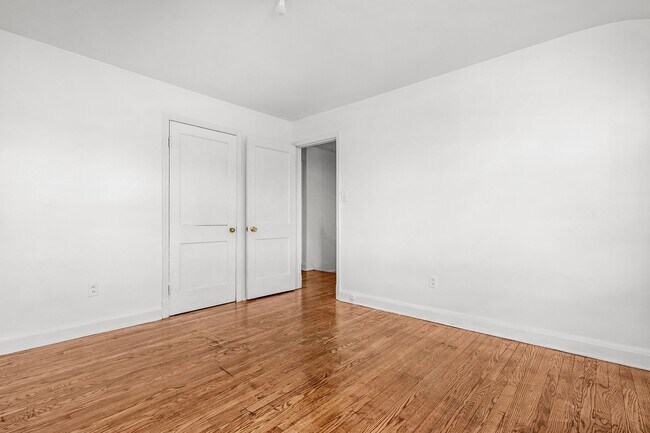 Building Photo - Charming 4-bedroom, 2-bath