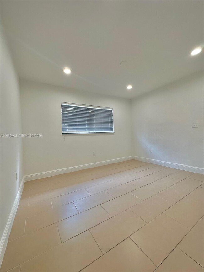 Building Photo - 5510 NW Miami Pl