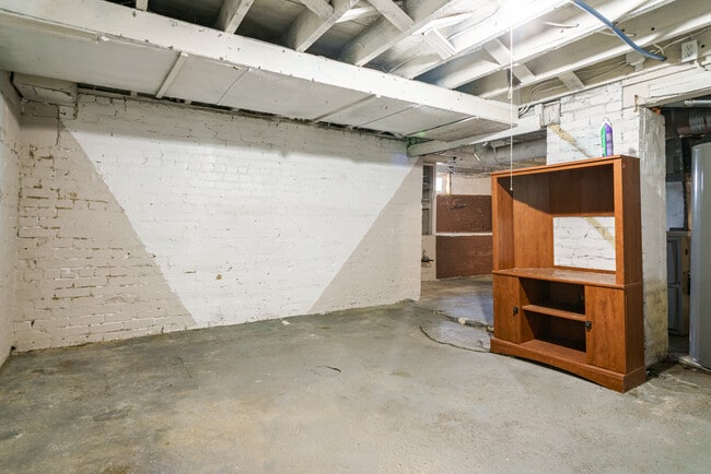 Building Photo - 3524 Pleasant St
