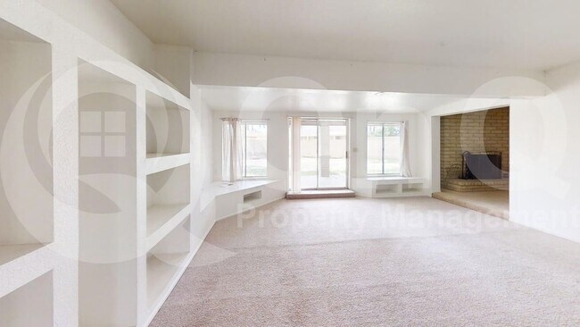 Building Photo - 570 N Villa Nueva Dr
