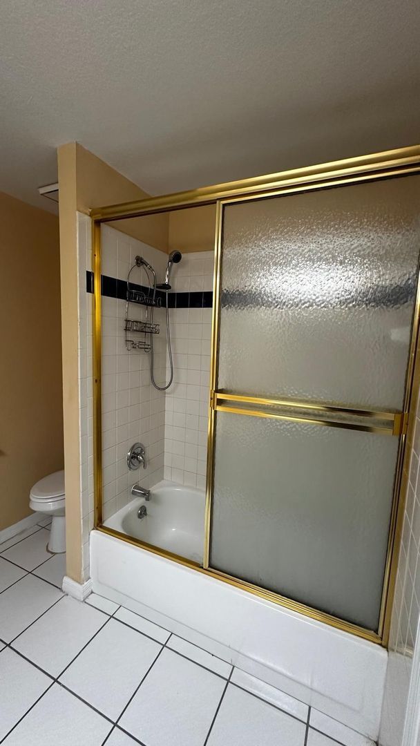 Building Photo - SPACIOUS 4-BEDROOM HOME WITH SCREENED POOL IN SE CAPE CORAL