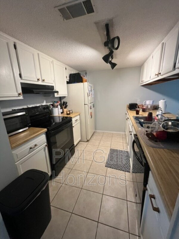 Building Photo - 4609 Lennox Pl