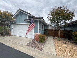 Building Photo - 2 Bedroom 2 Bathroom Condo Living in Great Community Located At West Village Of Singing Hills HOA.