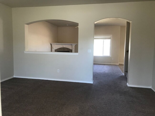 Building Photo - Meridian Charmer with 3 Car Garage, & Huge Backyard!