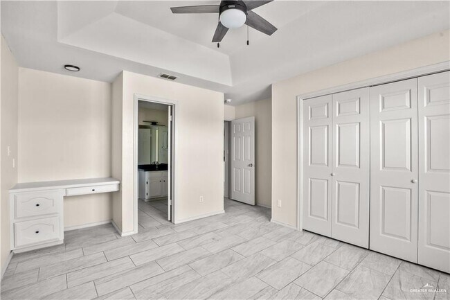 Building Photo - 1802 Oasis Dr