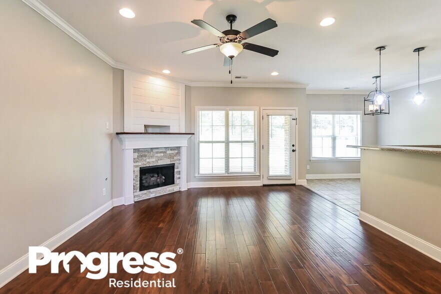 Building Photo - 2580 Woodcutter Dr