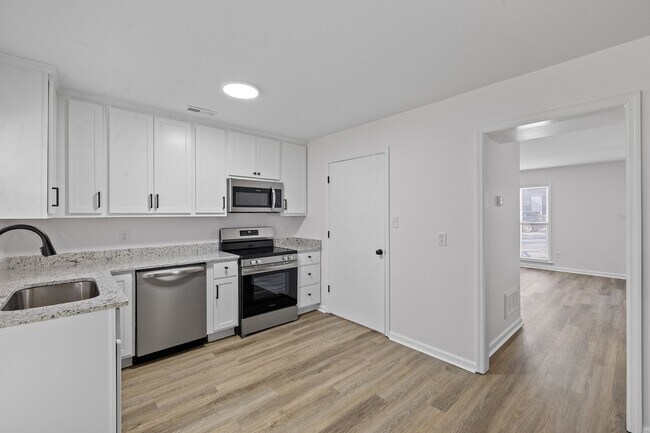 Building Photo - Newly Renovated 2 Bed, 1 Bath in Downtown Wake Forest!