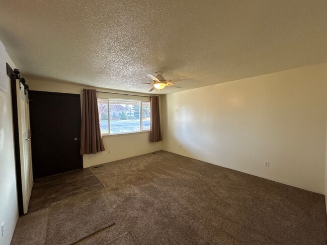 Building Photo - Newly Remodeled 3 Bedroom / 1 Bathroom hom...