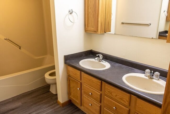 Building Photo - $1,500 | 2 Bedroom, 1 Bathroom | 1st Floor...