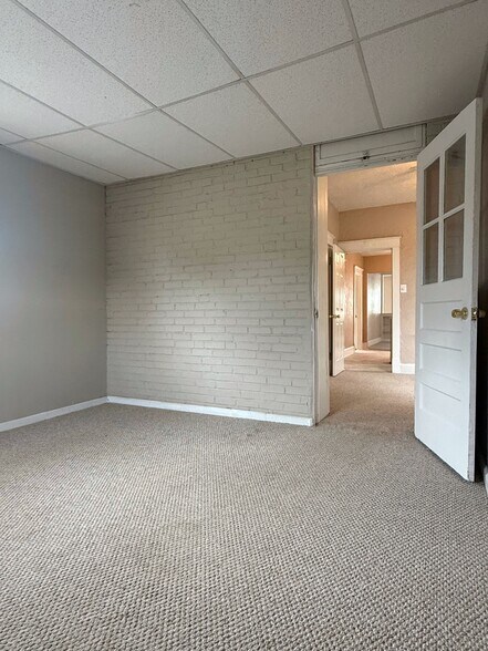 Building Photo - 1324 McCausland Ave
