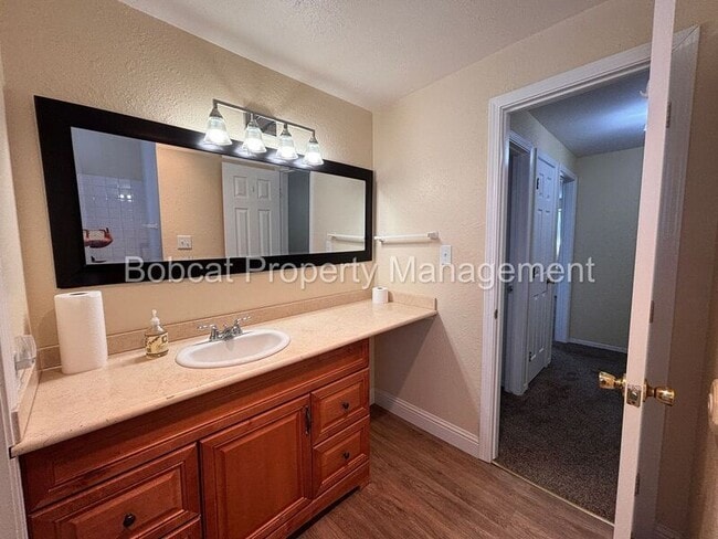 Building Photo - 1316 Green Dr