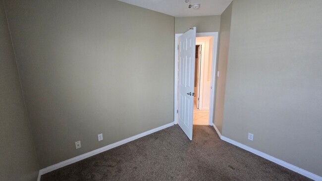 Building Photo - 10315 Cheyenne Dr