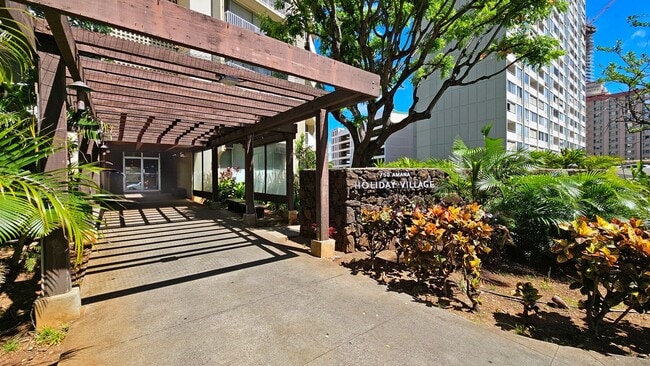 Building Photo - Holiday Village - renovated studio with on...