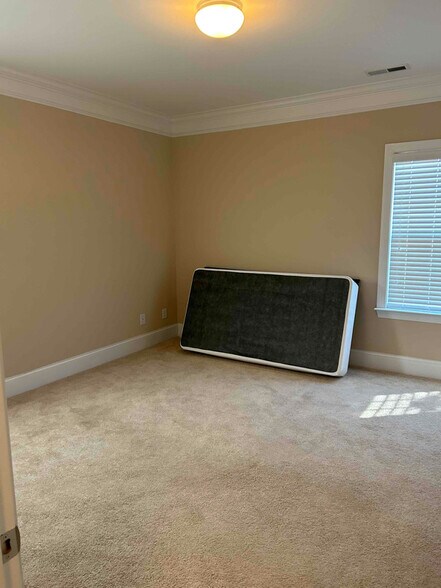 Building Photo - 400 Armour St