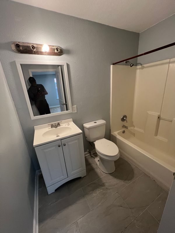 Building Photo - 8812 Apple St