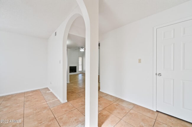 Building Photo - 2602 W Winchcomb Dr