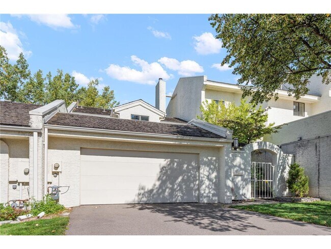 Building Photo - 11730 Vista Dr