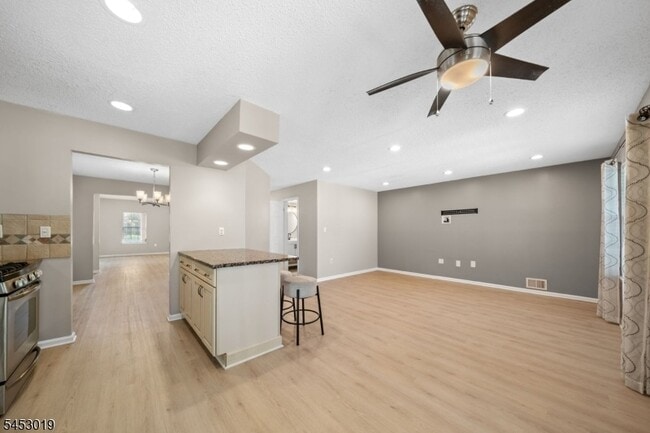 Building Photo - 43 Sapphire Ln