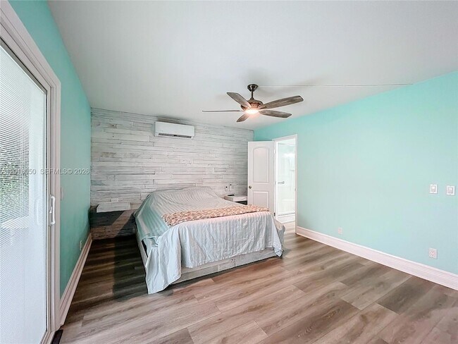 Building Photo - 226 Newport Dr