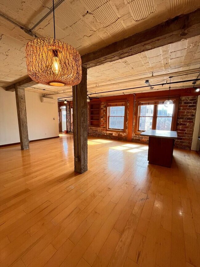 Building Photo - 78 Watson St