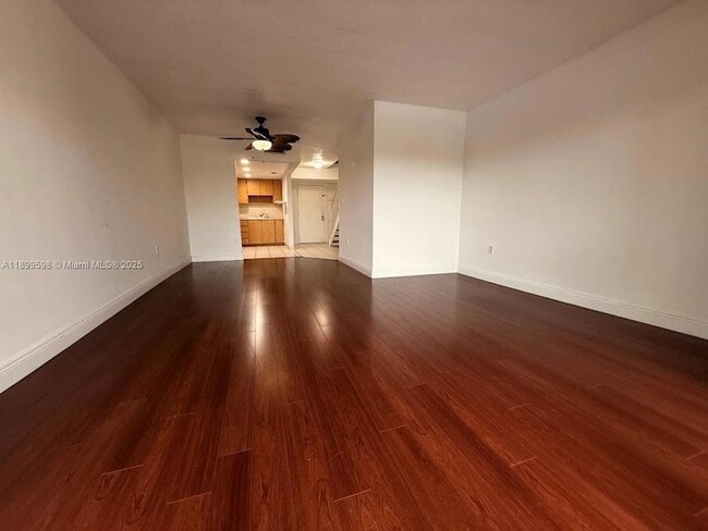 Building Photo - 9357 Fontainebleau Blvd