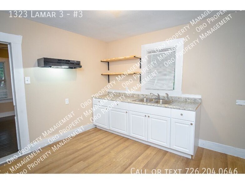 Building Photo - 1323 Lamar St