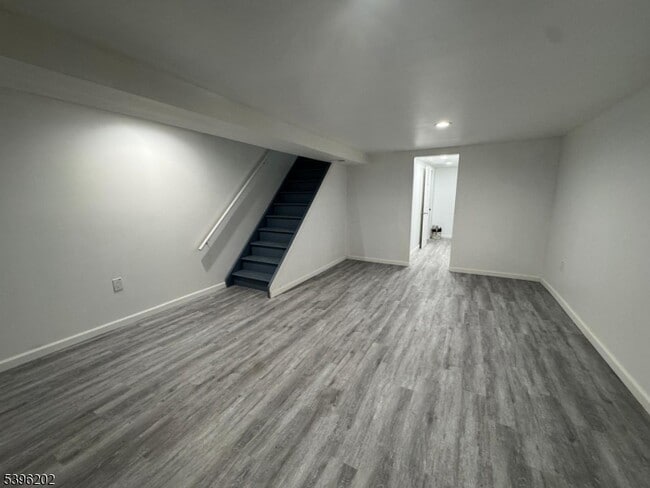 Building Photo - 37 Irving St