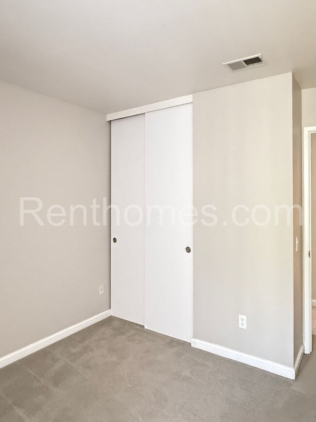 Building Photo - 9438 Twin Trails Dr