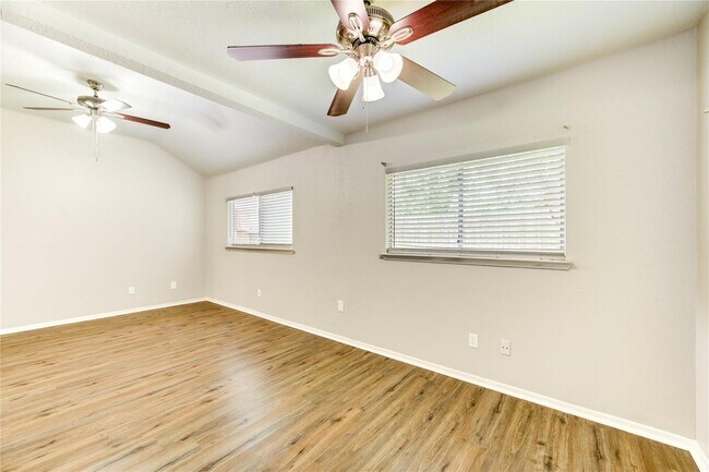 Building Photo - 5255 Beaverbrook Dr