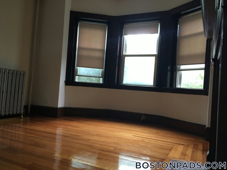 Building Photo - 163 Summer St