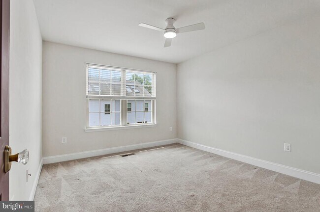 Building Photo - 703 Skippers Ln