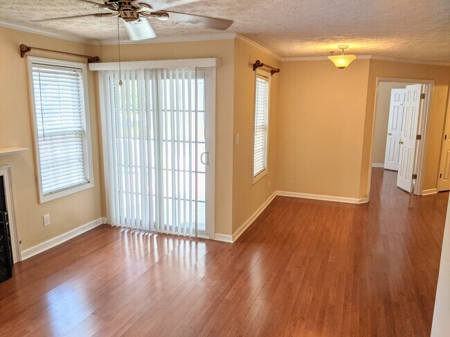 Building Photo - 5680 River Heights Xing SE