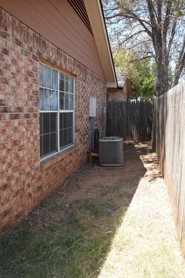 Building Photo - Southwest Lubbock 3 Bedroom