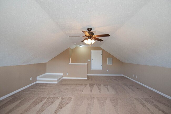 Building Photo - Pet Friendly Three Bedroom with Bonus!