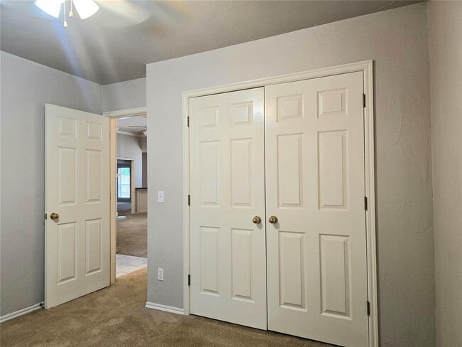 Building Photo - 1823 Chelsea Dr