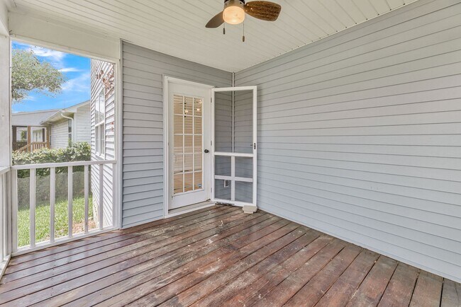 Building Photo - Charming 3BR/2.5BA Home with 2-Car Garage & Fenced Yard in Citadel Woods — West Ashley