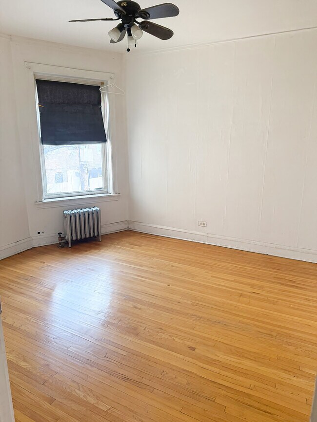 Building Photo - 7547 S Cornell Ave