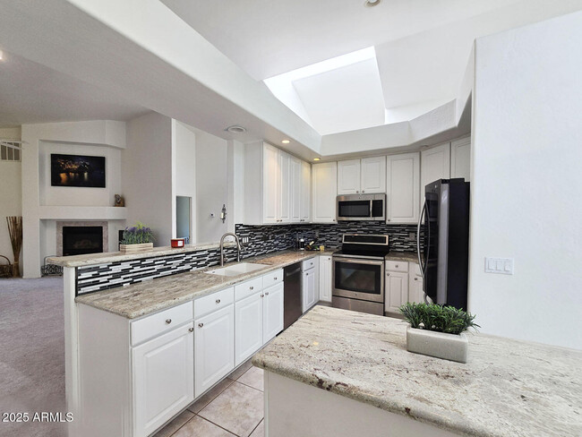 Building Photo - 6510 S Hazelton Ln