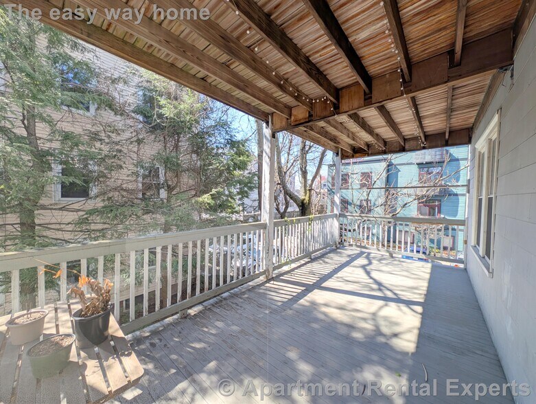 Building Photo - 392 Washington St