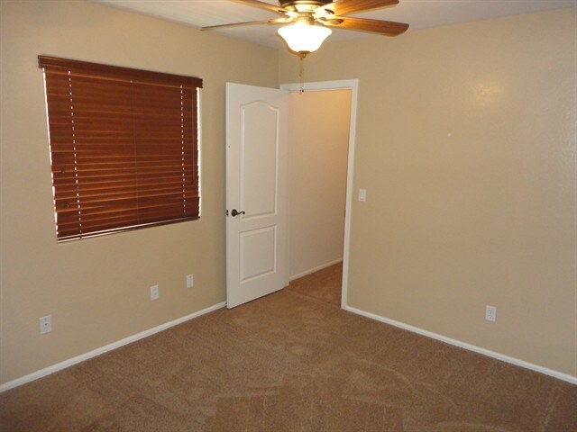 Building Photo - 433 E Penny Ln
