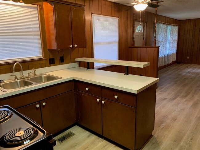 Building Photo - 40 Hatcher Dr