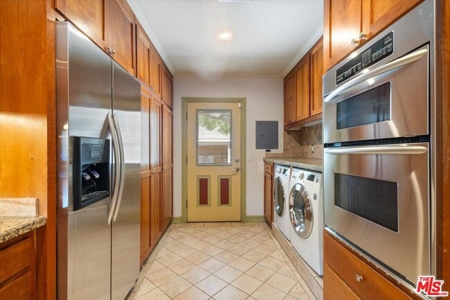 Building Photo - 4385 Camellia Ave