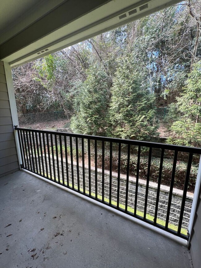 Building Photo - 210 Fountainhead Ln